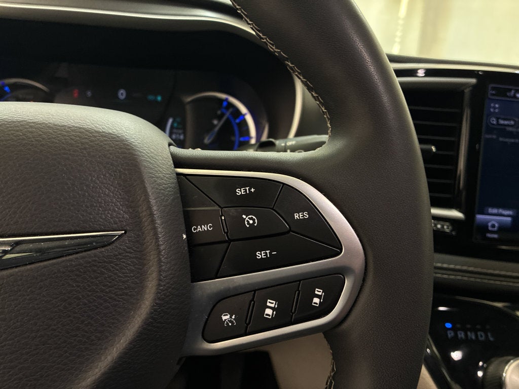 2024 Chrysler Pacifica Hybrid Select