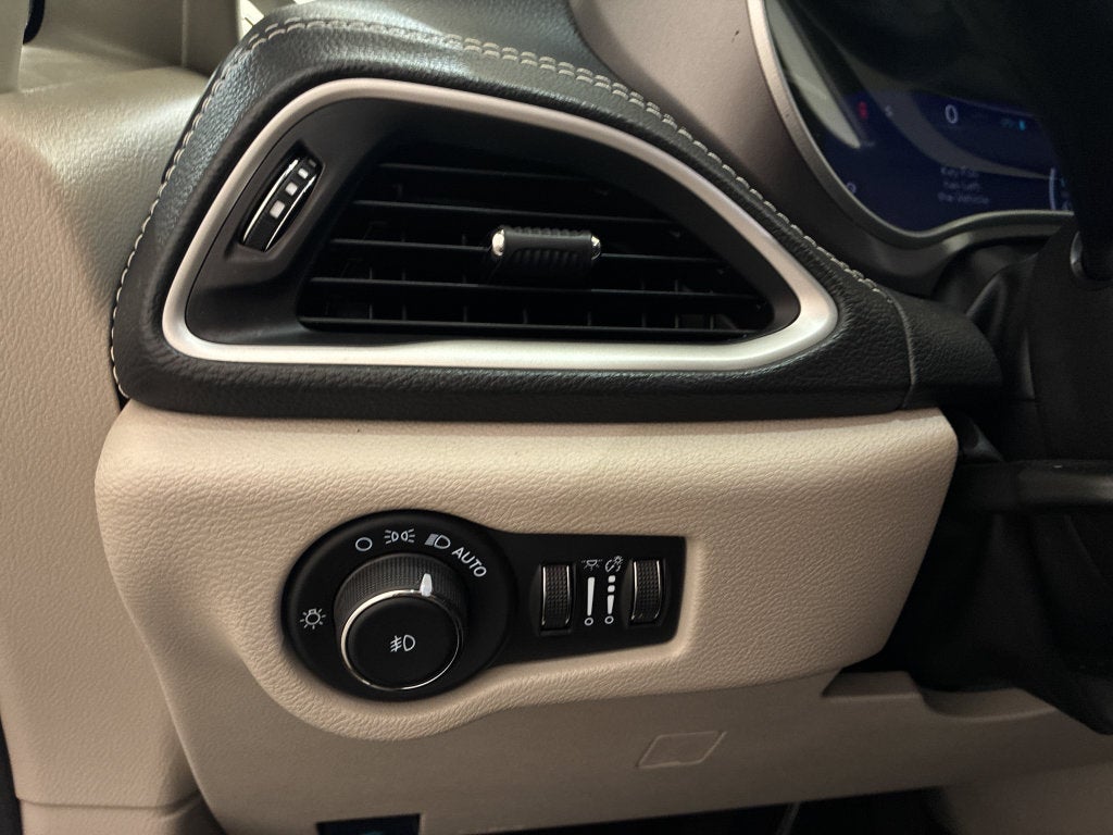 2024 Chrysler Pacifica Hybrid Select