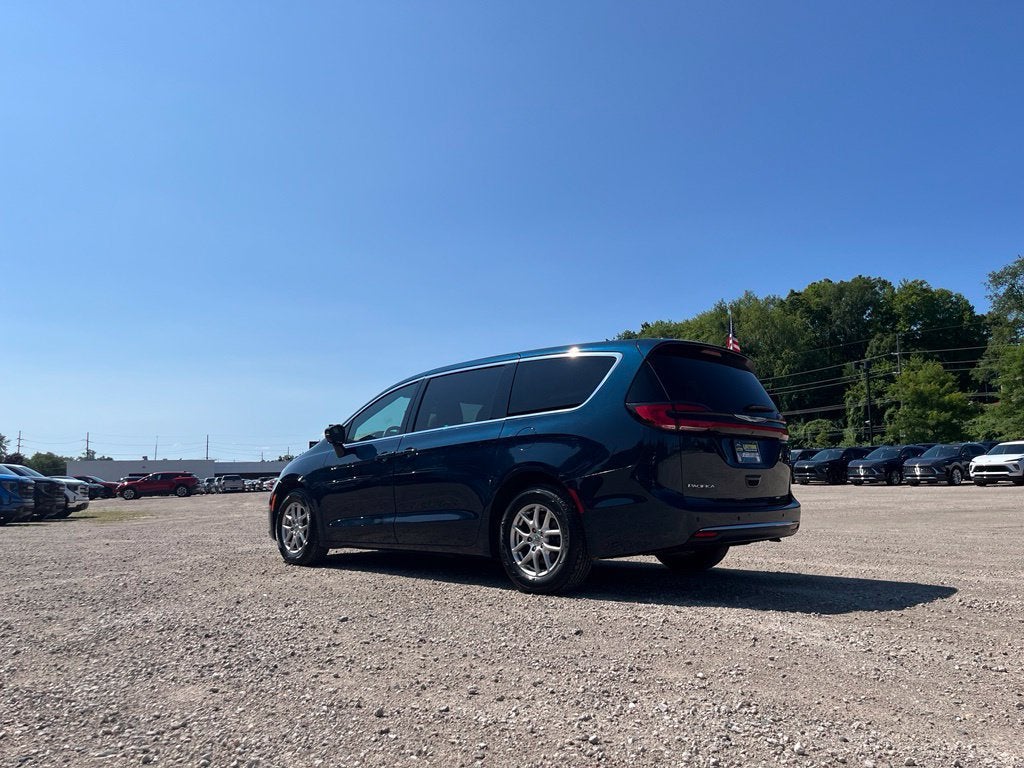 2025 Chrysler Pacifica Select