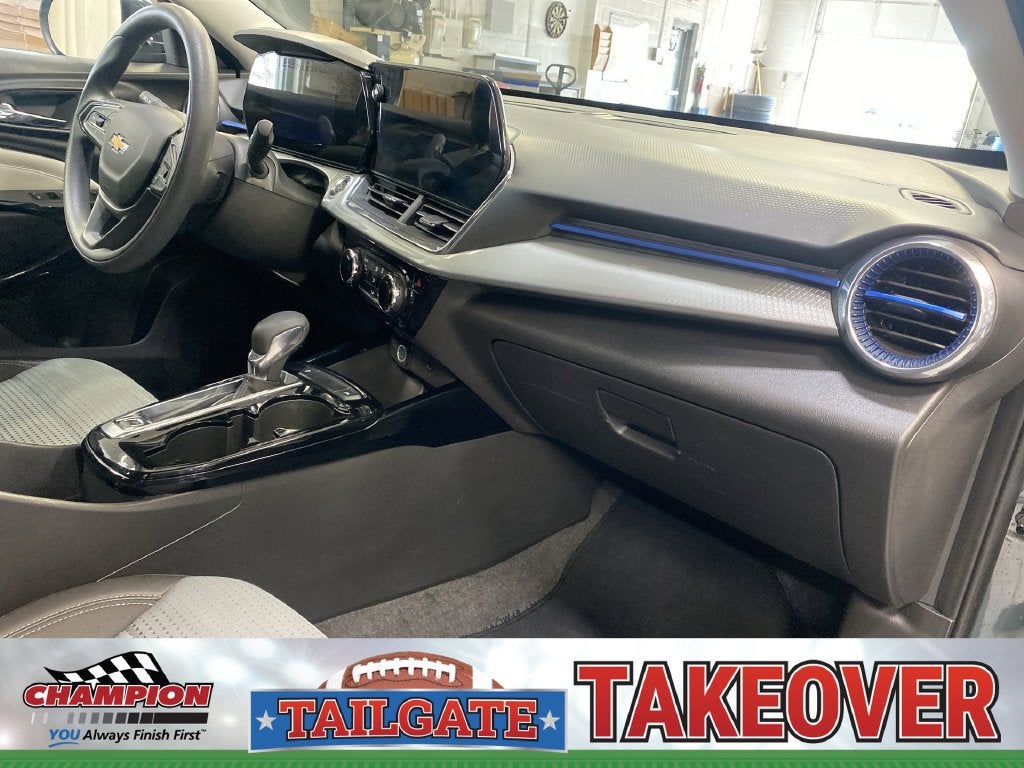 2025 Chevrolet Trax LT