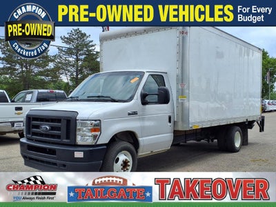 2022 Ford E-Series Cutaway E-350