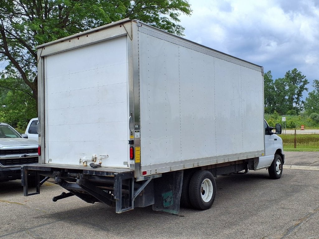 2022 Ford E-Series Cutaway E-350